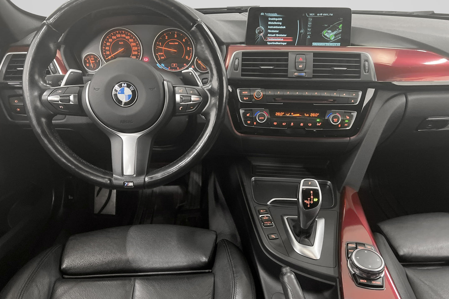 BMW 330d xDrive M-Sport Pano H/K Kamera Skinn Keyless Navi