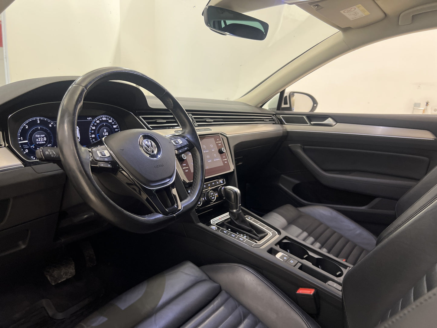 Volkswagen Passat 4M 190hk R-Line Cockpit Skinn Värm Bkamera