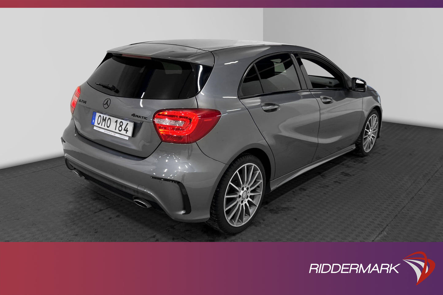 Mercedes-Benz A250 4MATIC 211hk AMG Värmare P-sensorer Navi