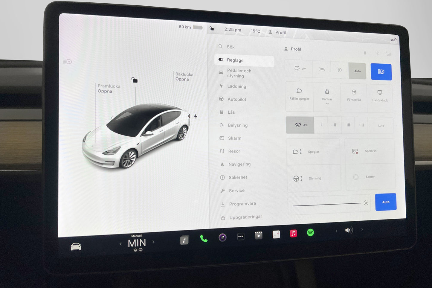 Tesla Model 3 Long Range AWD 440hk Svensksåld Autopilot