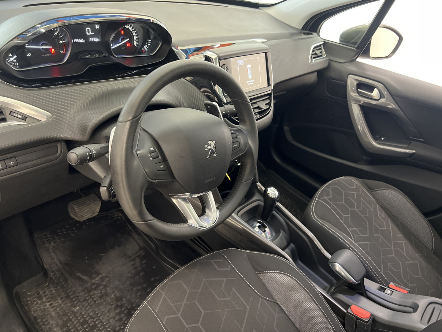 Peugeot 2008 1.2 VTi 82hk Pano PDC Välservad 0,44l/mil