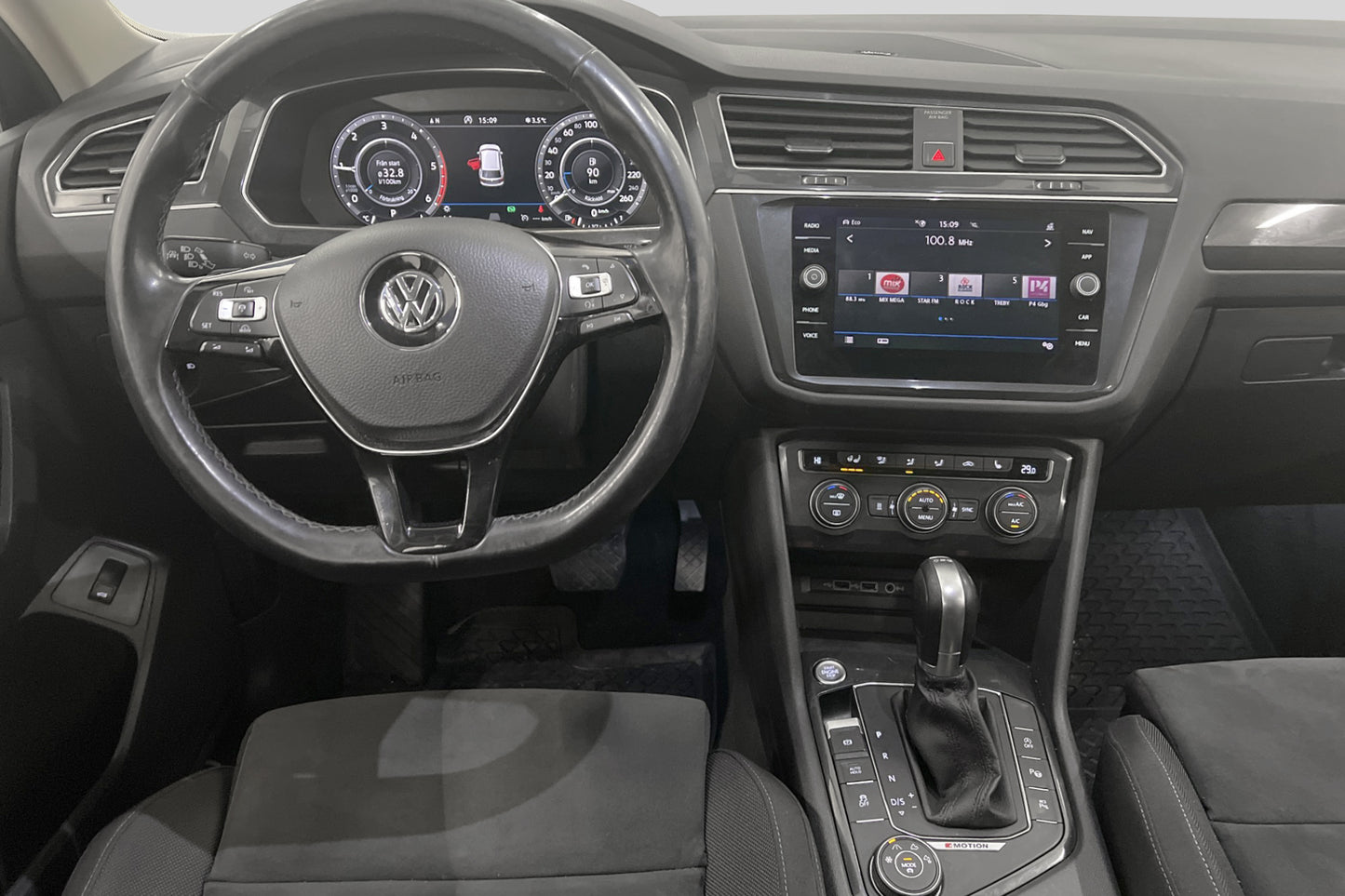 Volkswagen Tiguan Allspace 2.0 TDI 4M R-Line Cockpit Pano