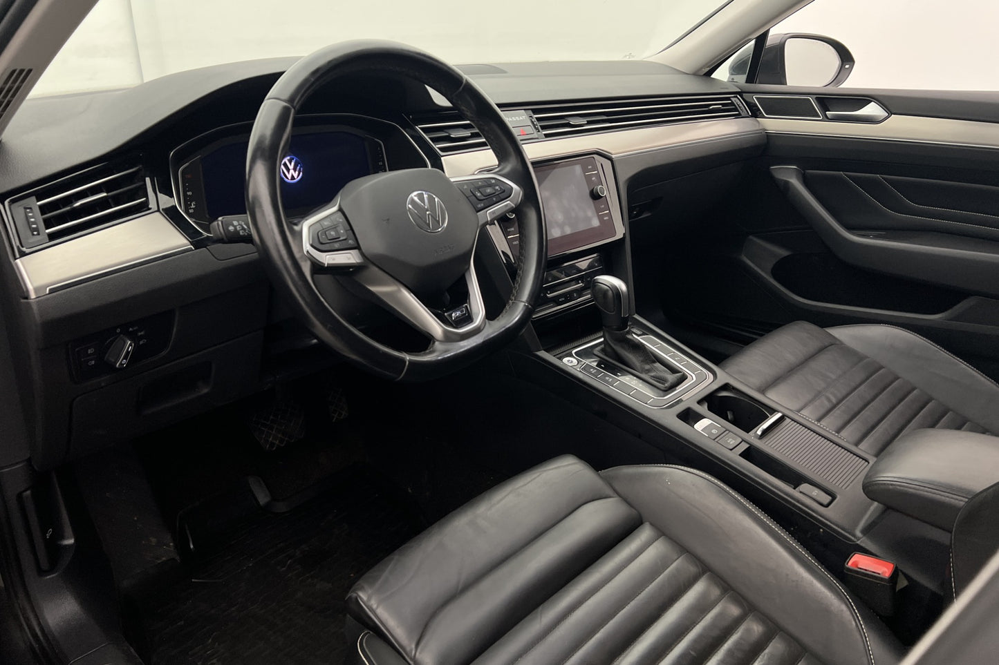 Volkswagen Passat 4M 200hk R-Line Cockpit Skinn Drag MOMS