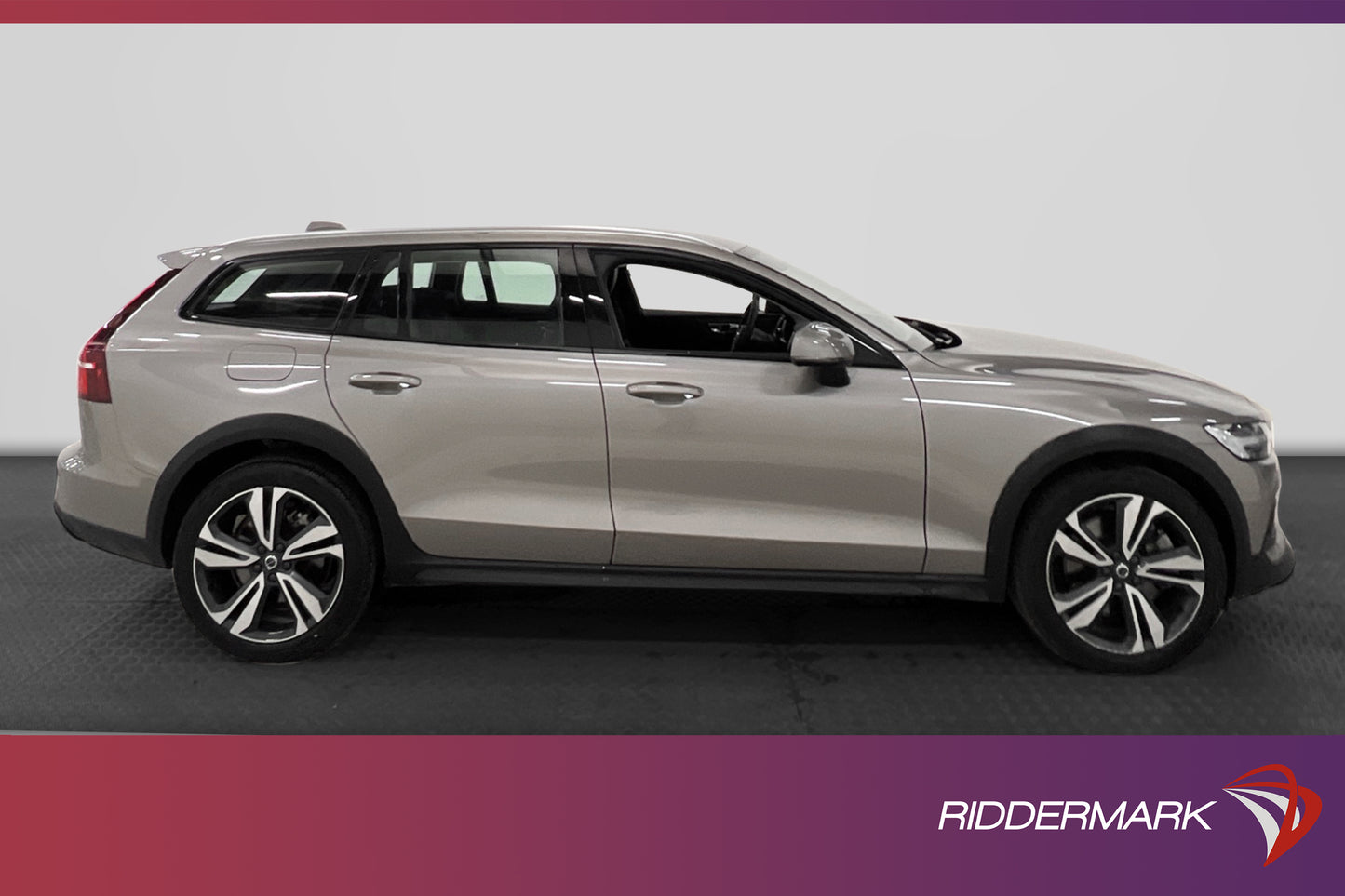 Volvo V60 Cross Country B5 AWD 250hk Momentum B-Kam H/K