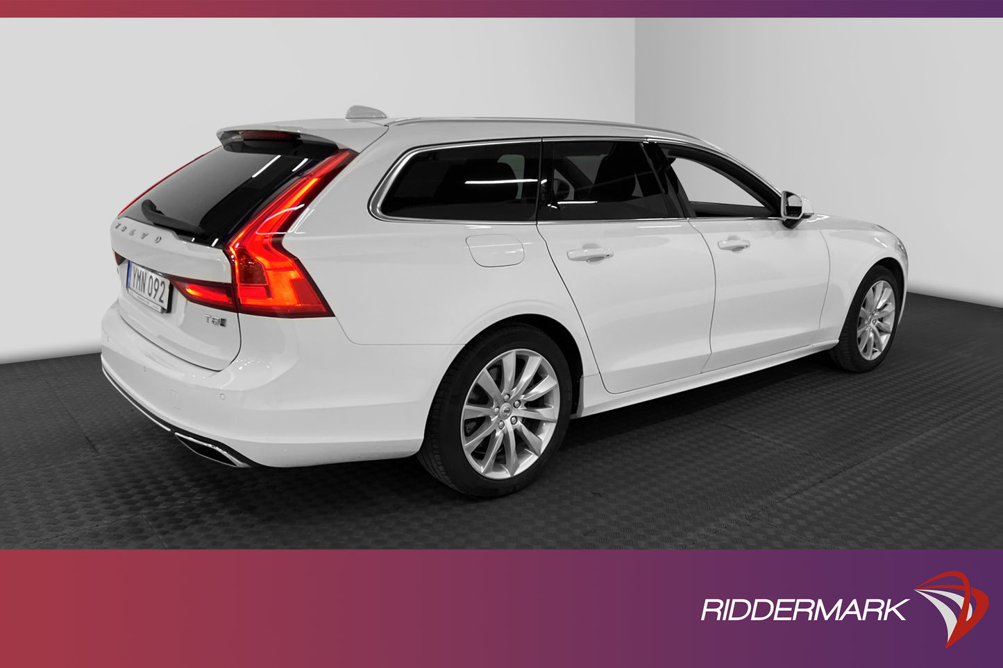 Volvo V90 T8 TwEn AWD 392HK Momentum Advanced Edition