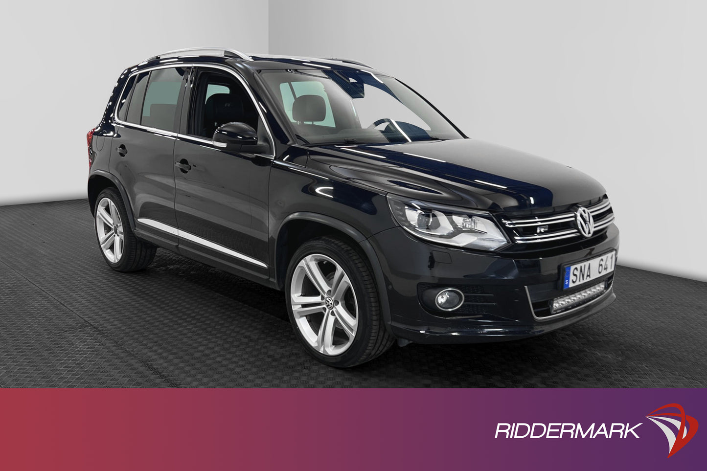 Volkswagen Tiguan 2.0 TDI 177hk 4M R-Line D-Värm Pano Skinn