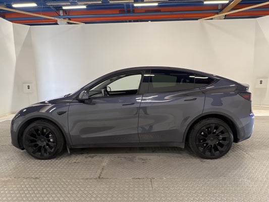 Tesla Model Y Long Range AWD 345hk Svensksåld Moms