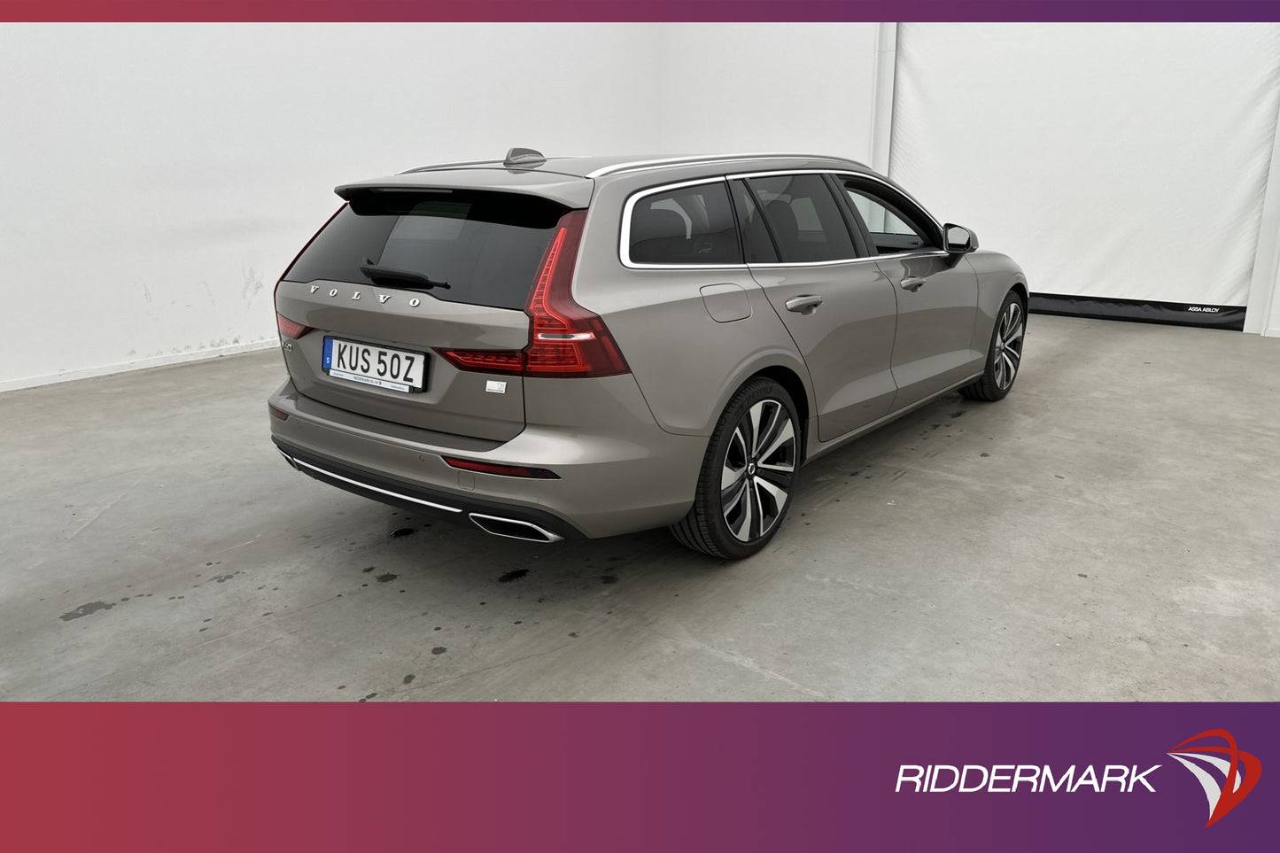 Volvo V60 T8 AWD Recharge Inscription VOC Värm Navi Orrefors