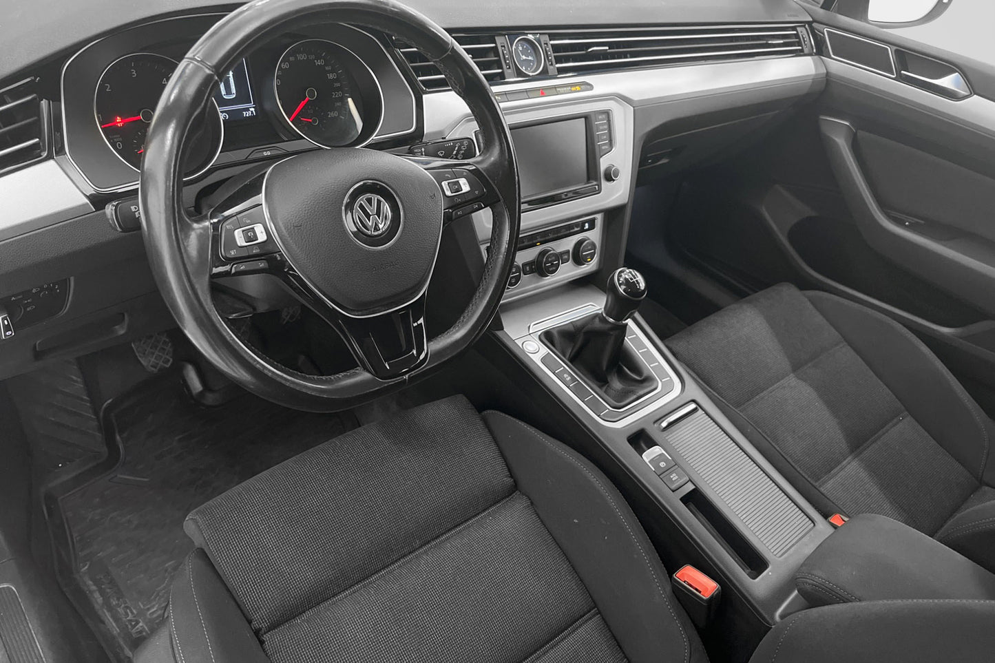 Volkswagen Passat 2.0 150hk Värmare Bkamera Dragkrok Keyless