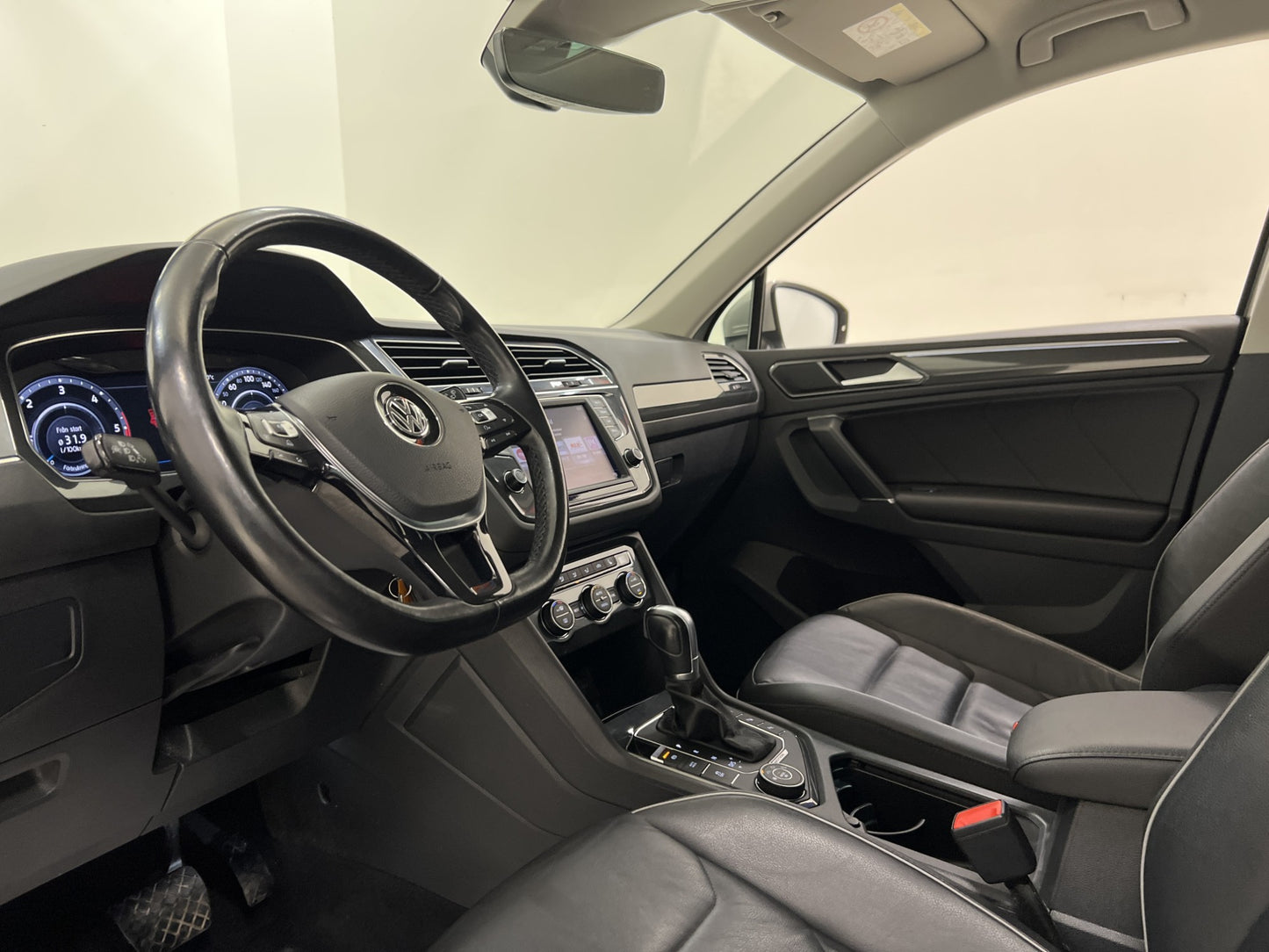 Volkswagen Tiguan 2.0 TDI 4M M-värme Cockpit B-kamera Skinn