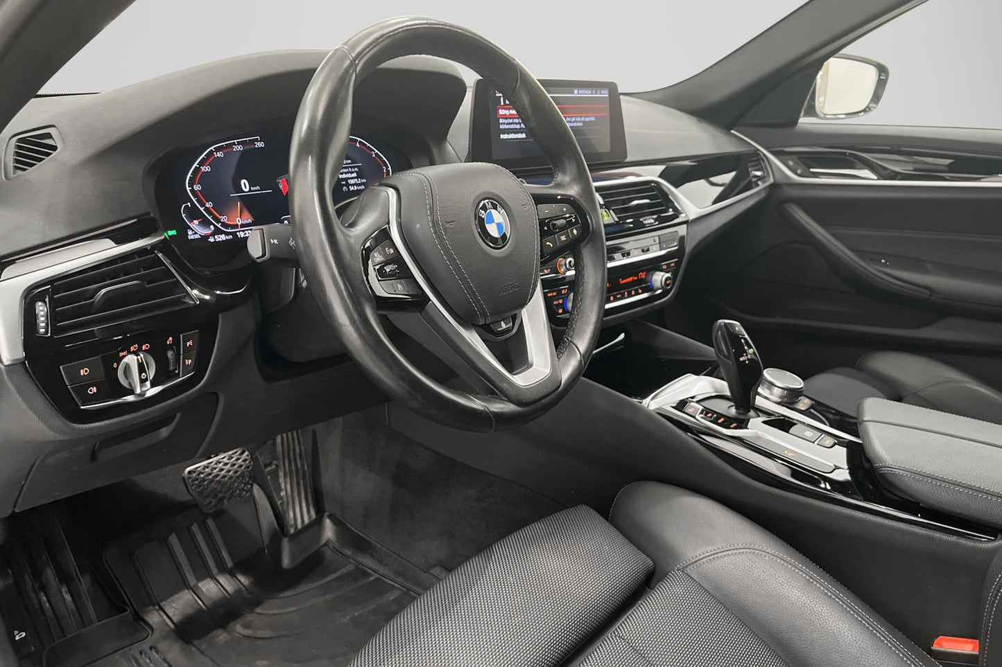 BMW 520d xDrive 190hk Cockpit HiFi Bkamera Navi Drag