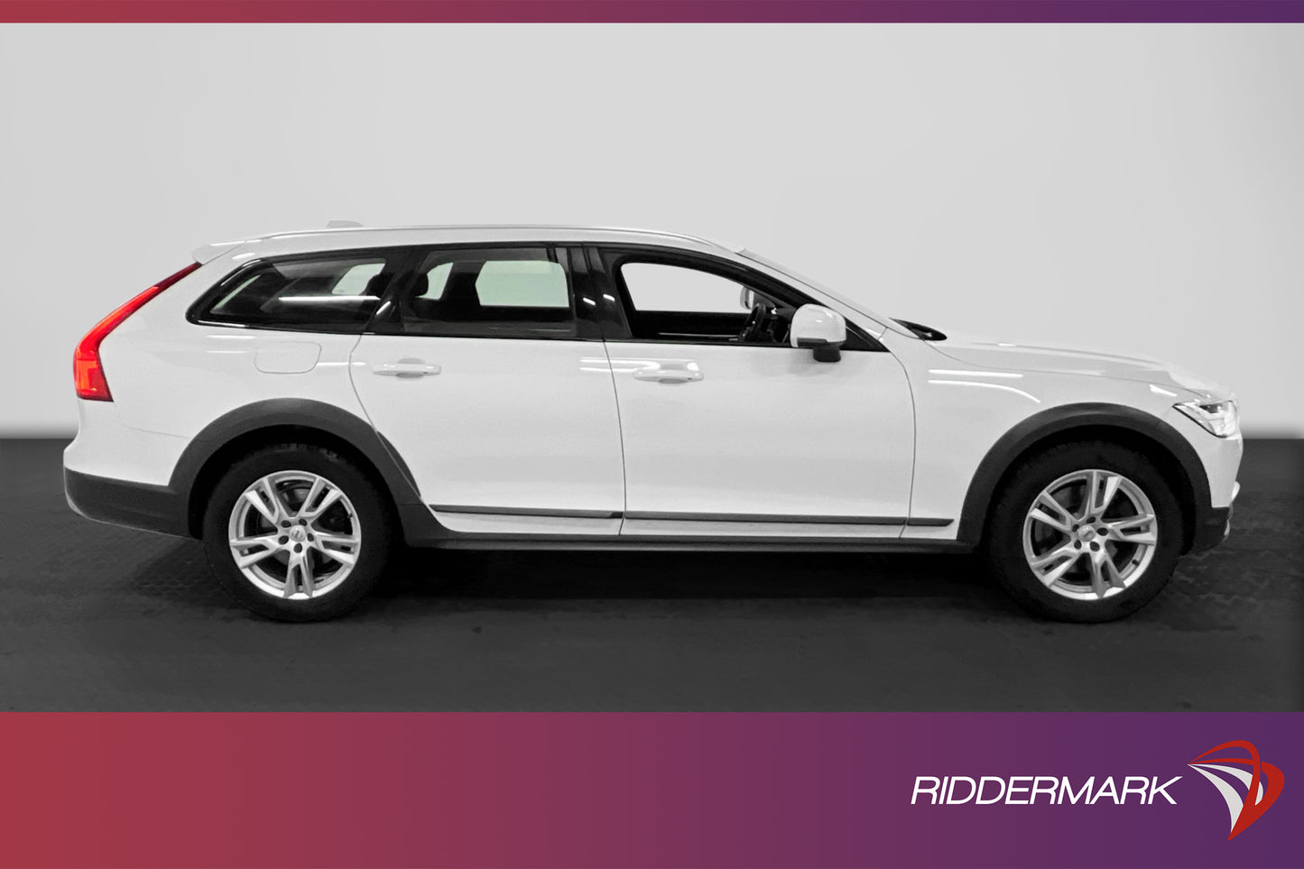 Volvo V90 Cross Country D4 AWD Momentum D-värm VOC 0.65l/mil