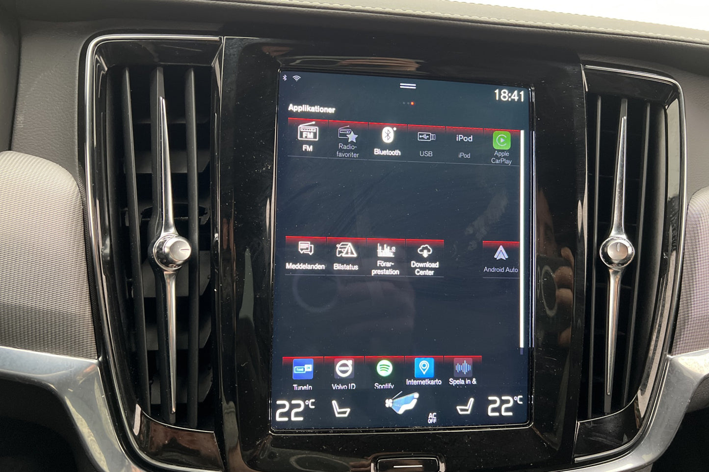 Volvo V90 D3e 150hk R-Design VOC Värm CarPlay Sensorer Drag