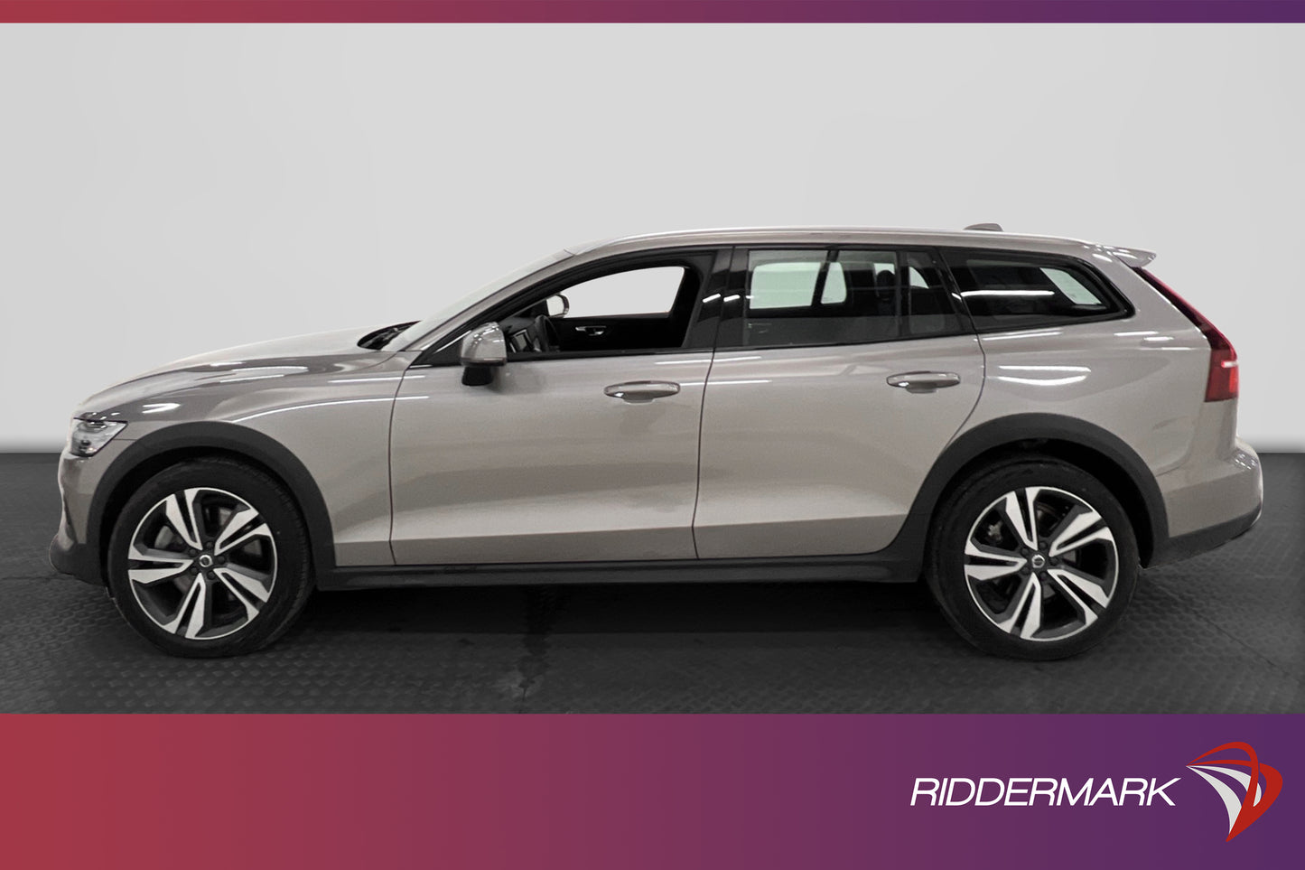 Volvo V60 Cross Country B5 AWD 250hk Momentum B-Kam H/K