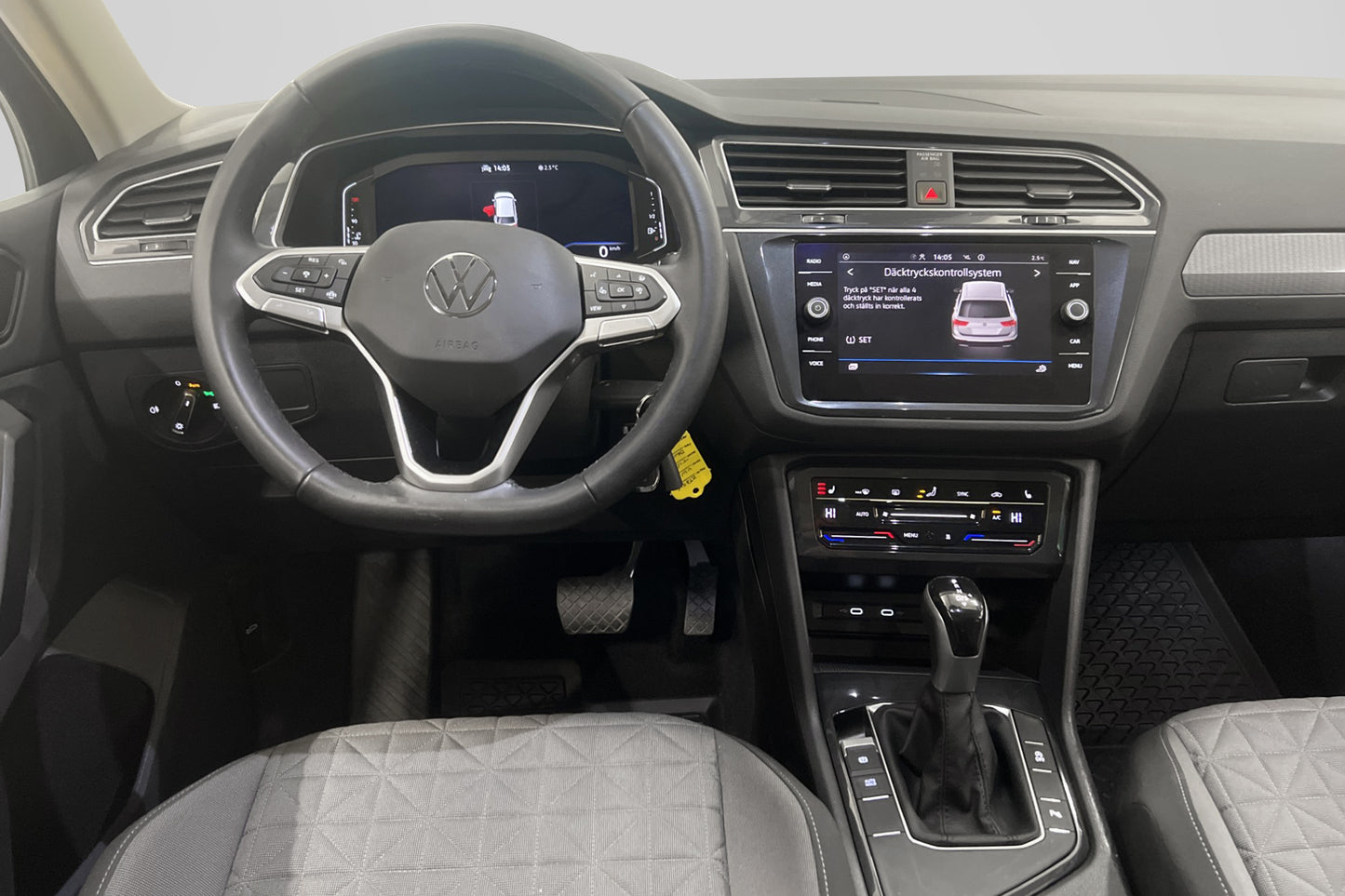 Volkswagen Tiguan 1.5 TSI 150hk Värmare Cockpit Bkamera Drag