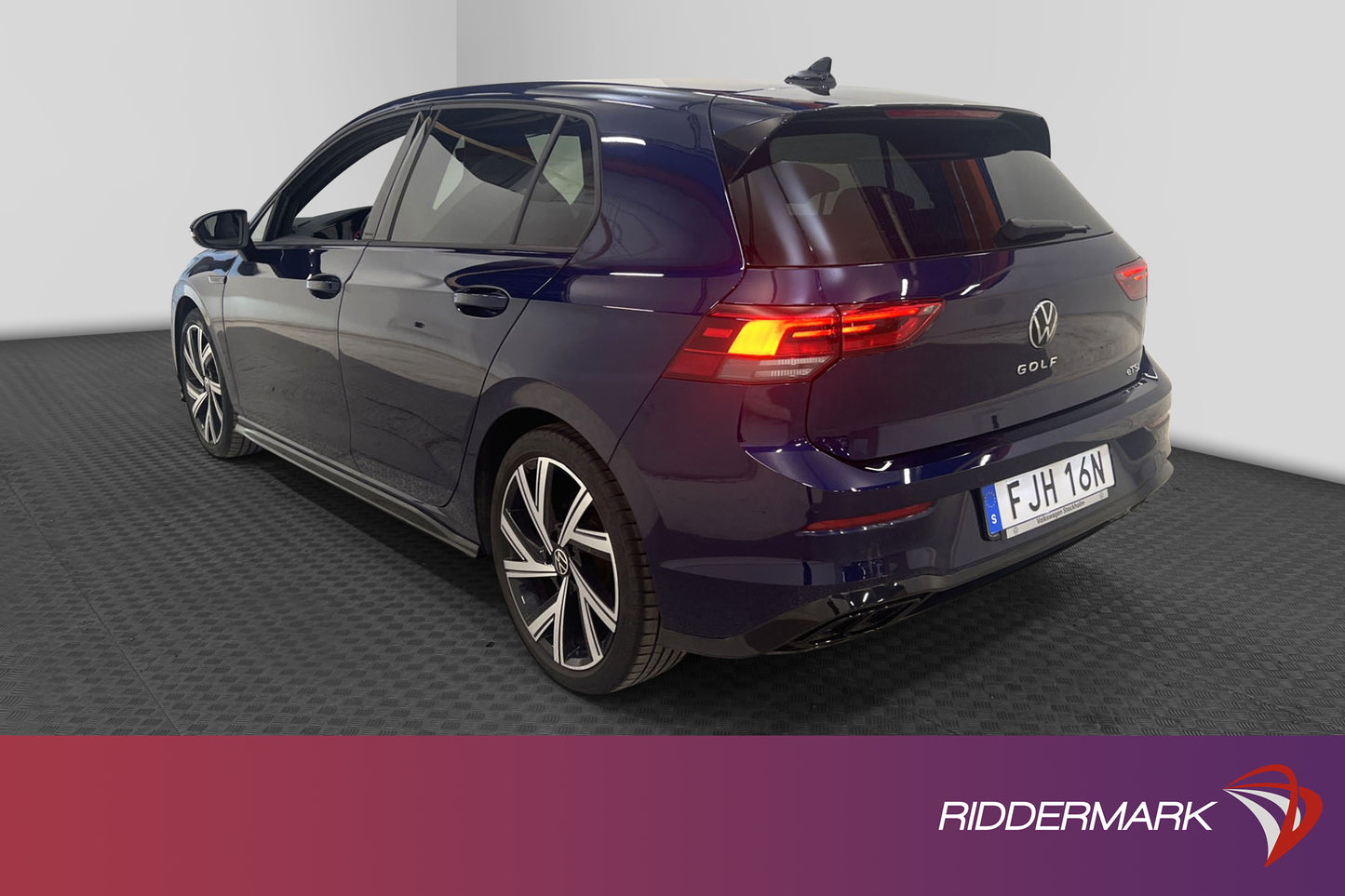 Volkswagen Golf 1.5 eTSI 150hk R-Line Cockpit Värmare Kamera