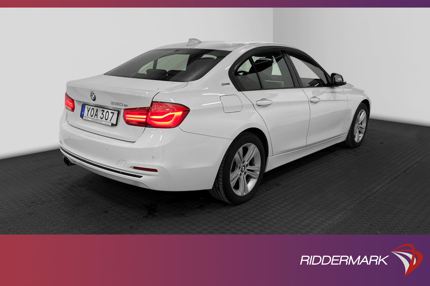 BMW 330e Sedan 252hk Sport line GPS Skinn Rattvärm 0,19l/mil