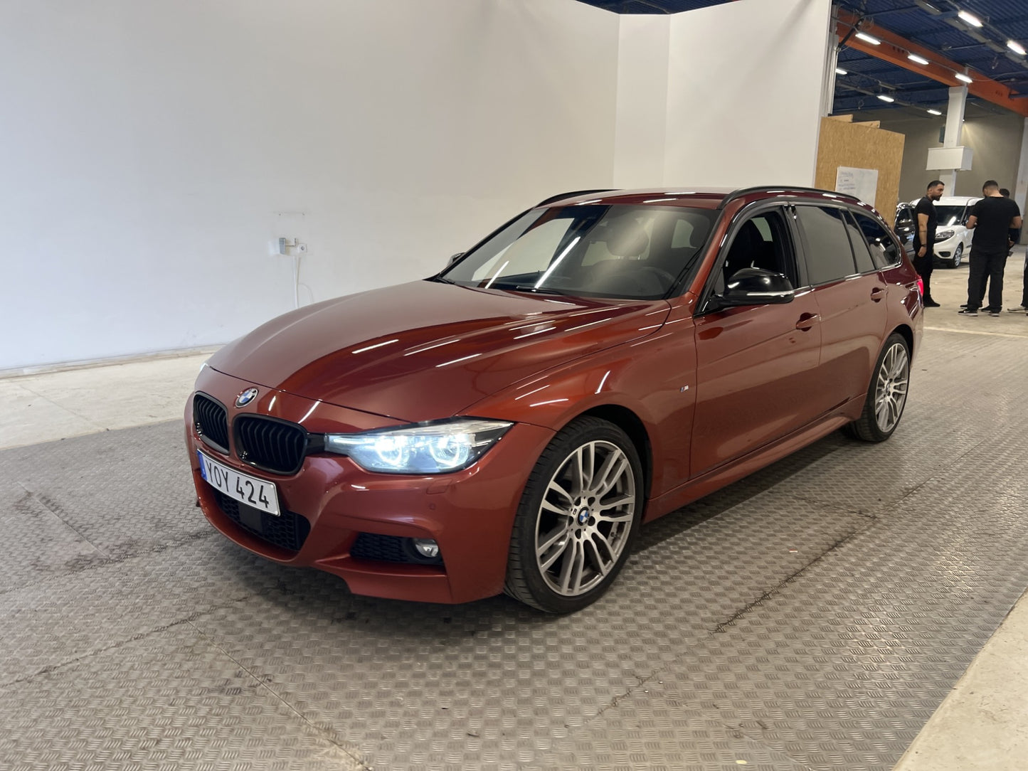 BMW  330i xDrive M-sport H/K Cockpit Drag Kamera Skinn