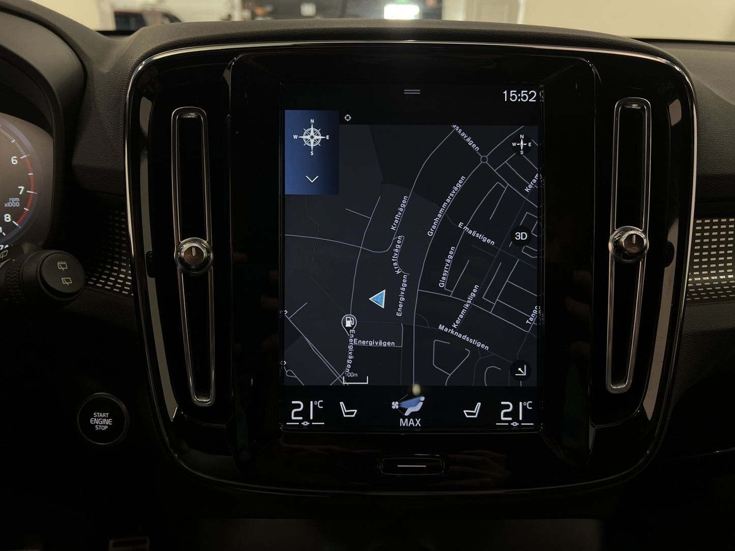 Volvo XC40 T2 129hk R-Design VOC Värmare Kamera Navi Carplay