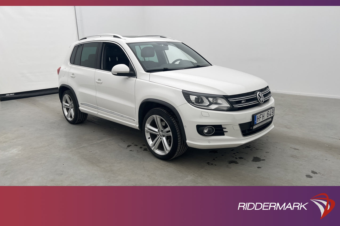 Volkswagen Tiguan 1.4 TSI 4M 160hk R-line Pano Värmare Skinn