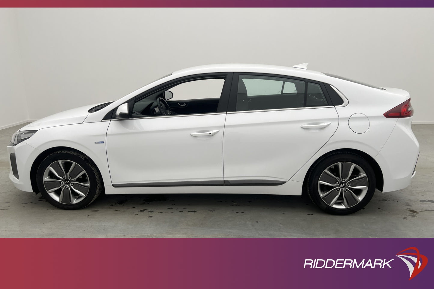 Hyundai Ioniq 1.6 DCT 141hk B-Kamera Navi Infinity SV-Såld