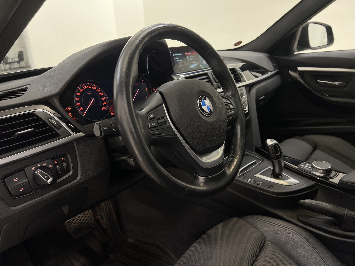 BMW 320d xDrive 190hk Sport line Pano HiFi Navi Cockpit Drag