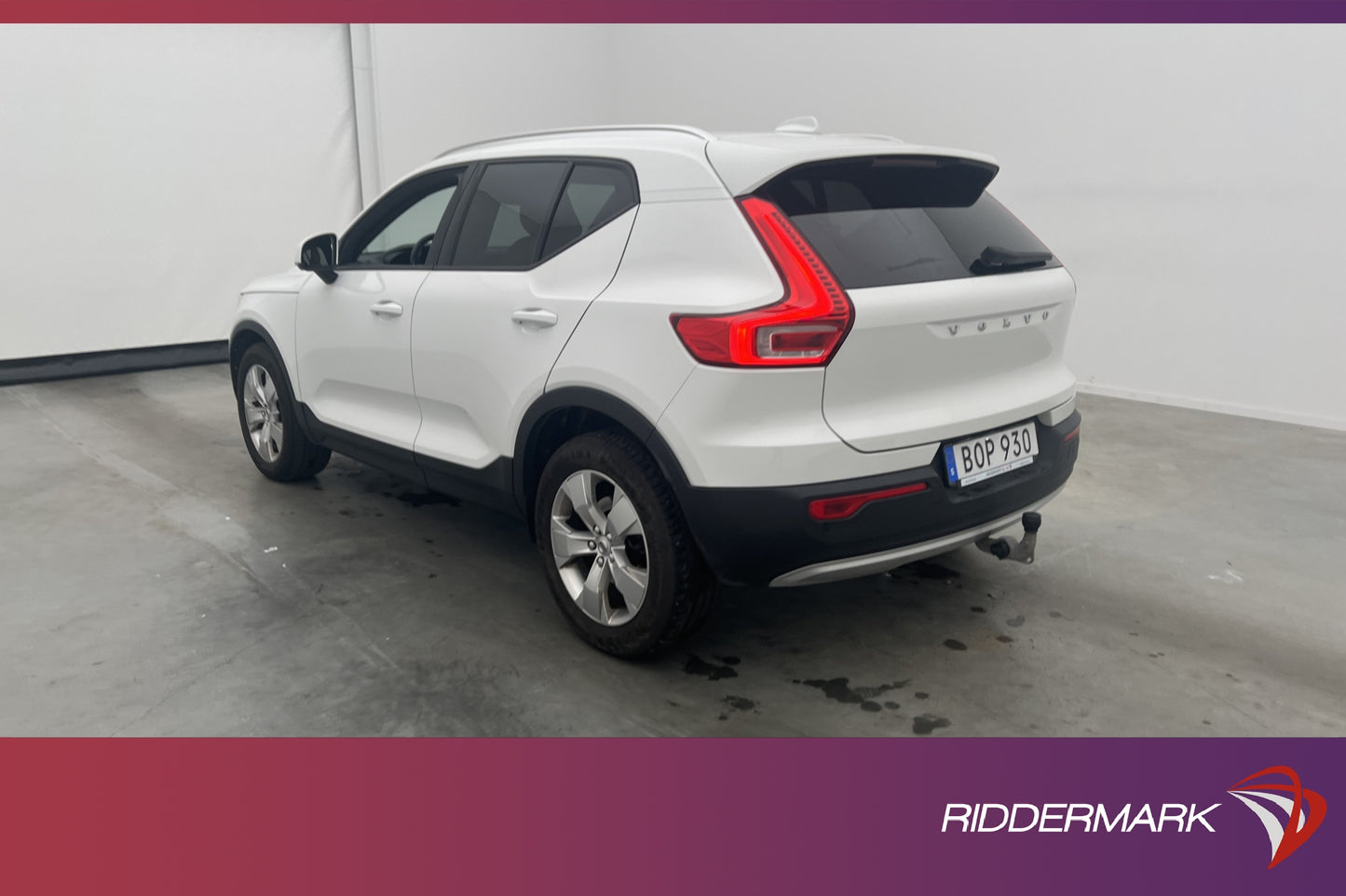 Volvo XC40 D4 AWD Momentum VOC Värm Skinn Kamera BLIS Drag