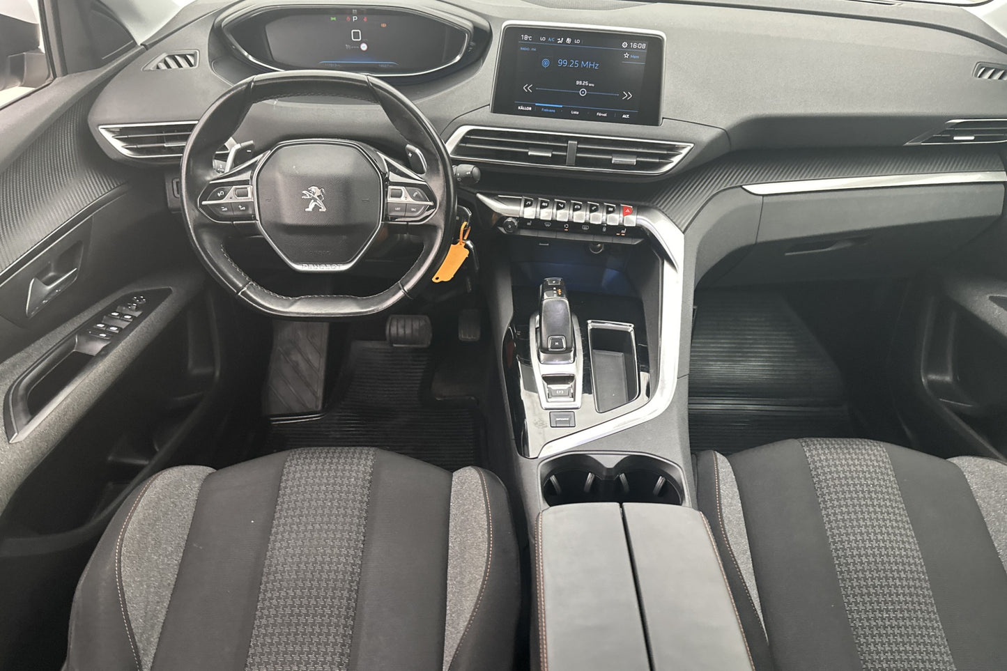 Peugeot 5008 1.2 PureTech 130hk 7-Sits M-Värm Cockpit Drag