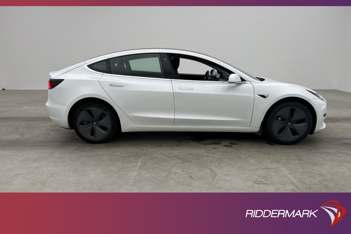 Tesla Model 3 Standard Range Plus 258hk AP Pano Svensksåld