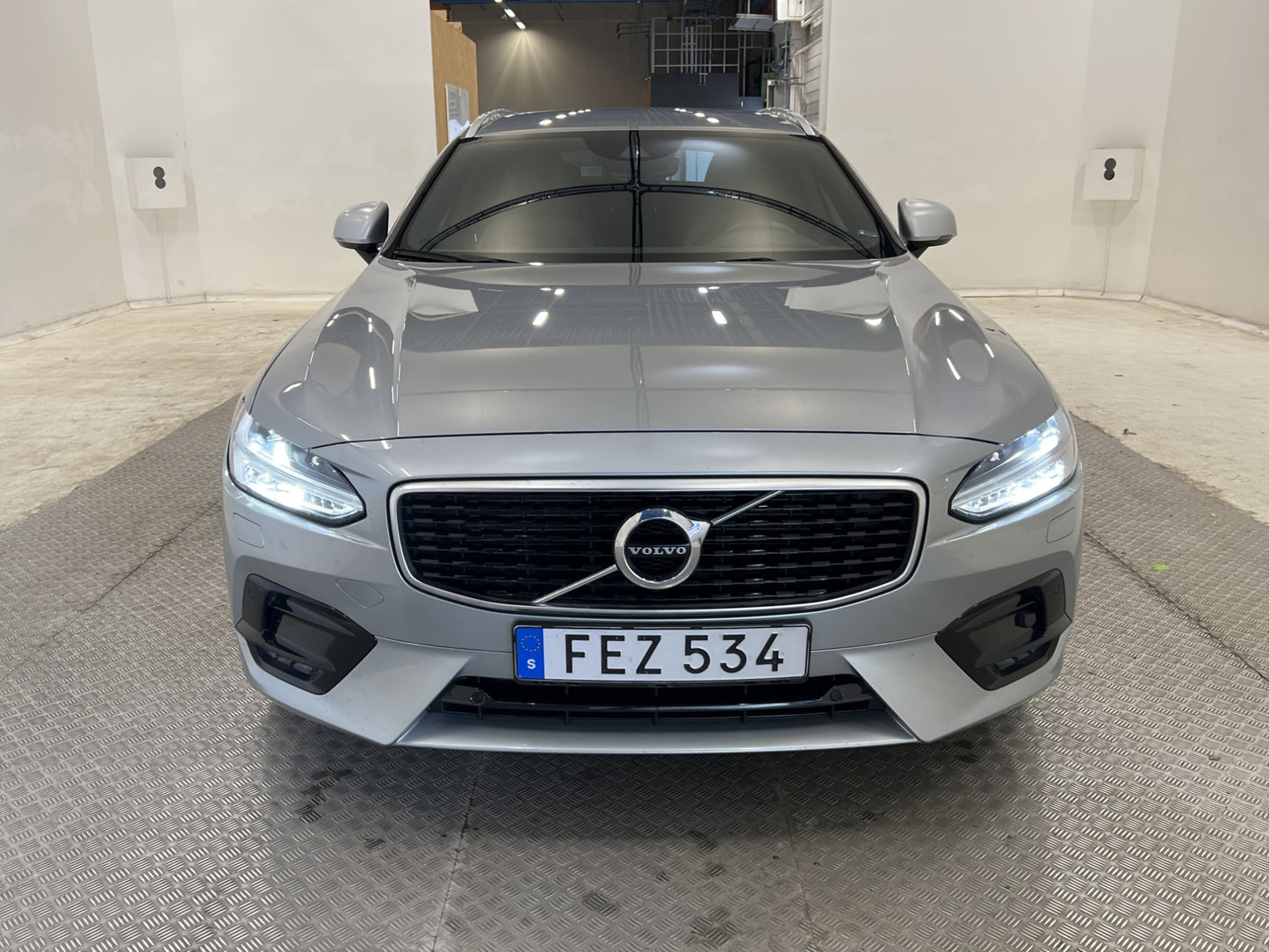 Volvo V90 T4 190hk R-Design VOC Värm BLIS Dragkrok Carplay