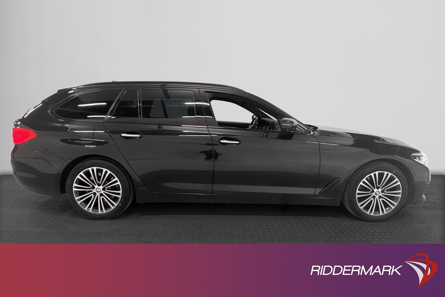 BMW 520d xDrive Touring 190hk Sportline Skinn Navi 360° Drag