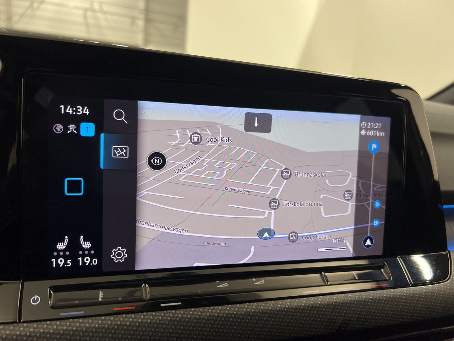 Volkswagen Golf 1.5 eTSI 150hk R-line Värmare Cockpit Drag