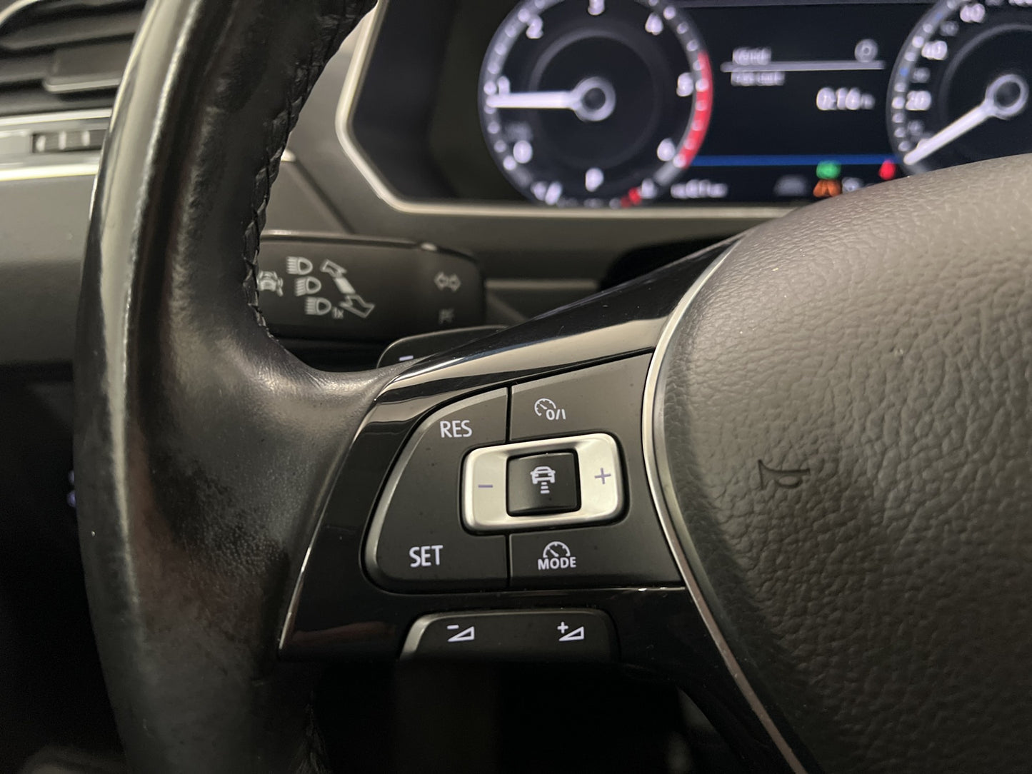 Volkswagen Tiguan 4M 190hk Premium Cockpit Värmare Kamera