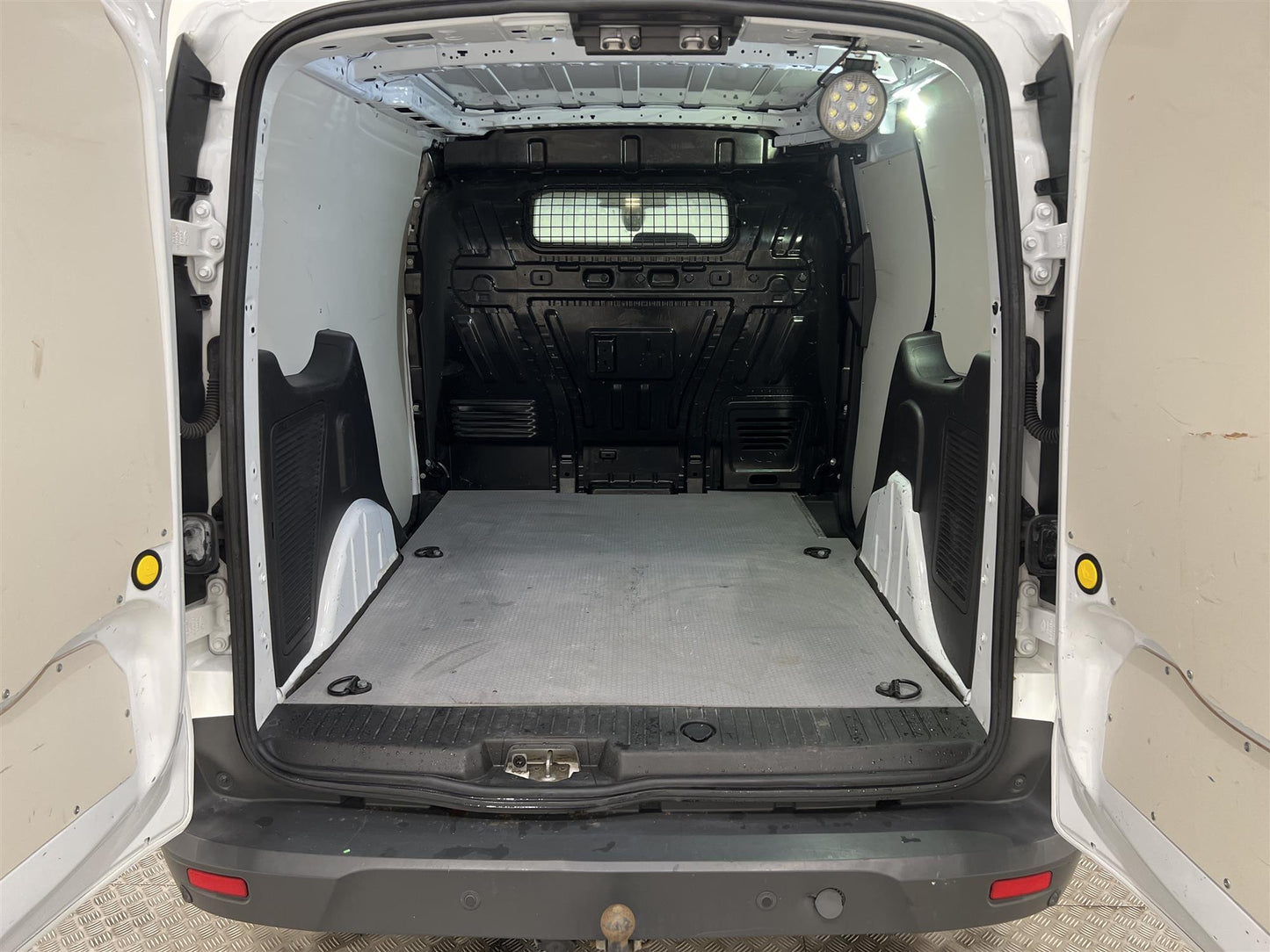 Ford Transit Connect Automat 120hk Värmare Drag PDC Moms