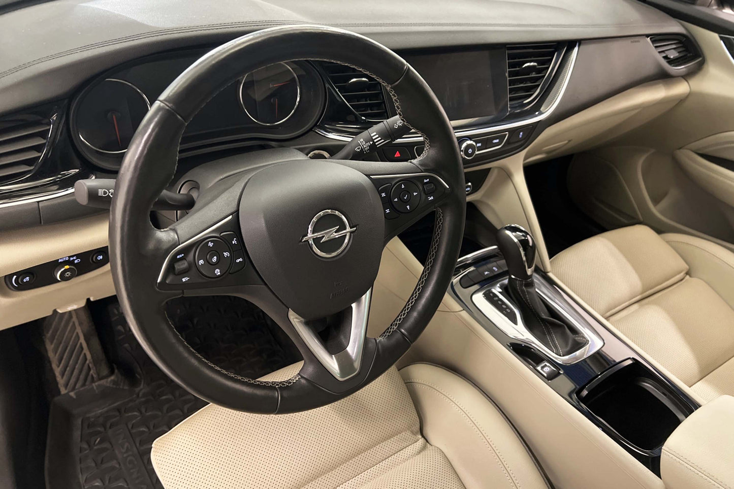 Opel Insignia Grand Sport 165hk Navi B-Kam Carplay Keyless