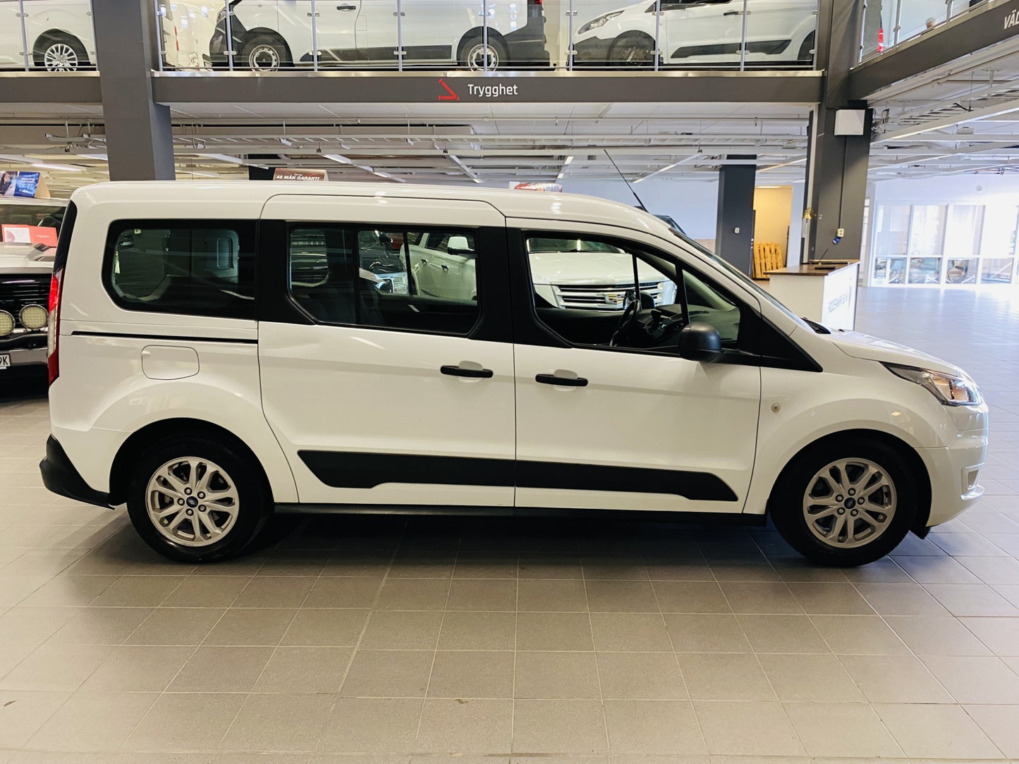 Ford Grand Tourneo Connect 100hk Värmare Drag 5-Sits Moms