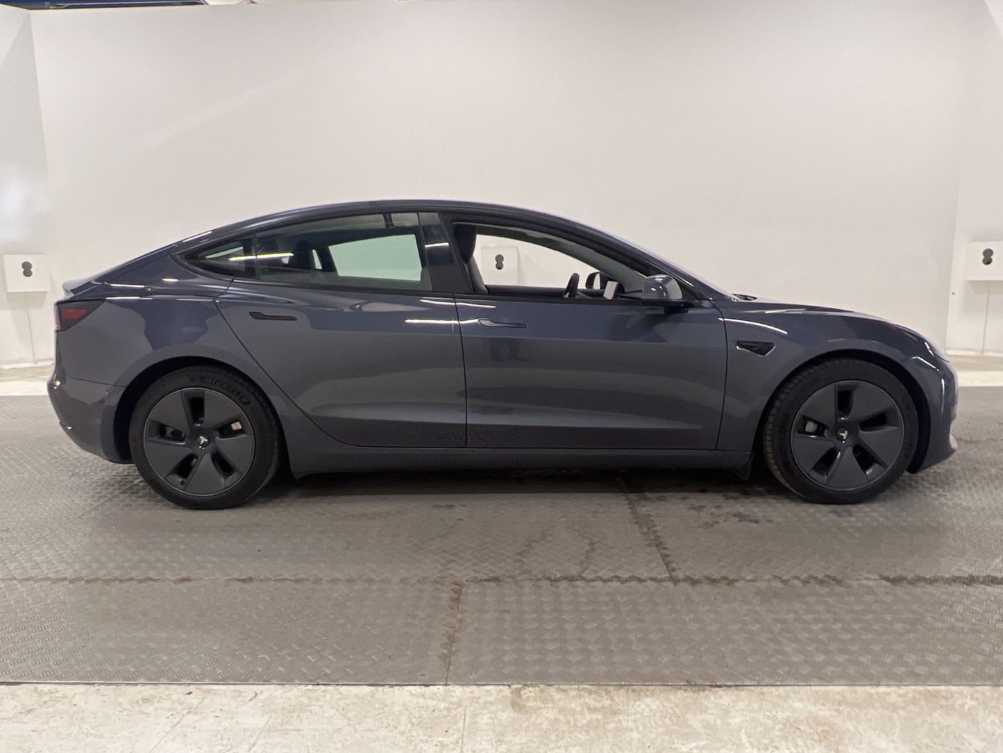 Tesla Model 3 Long Range AWD 440hk Svensksåld Drag MOMS