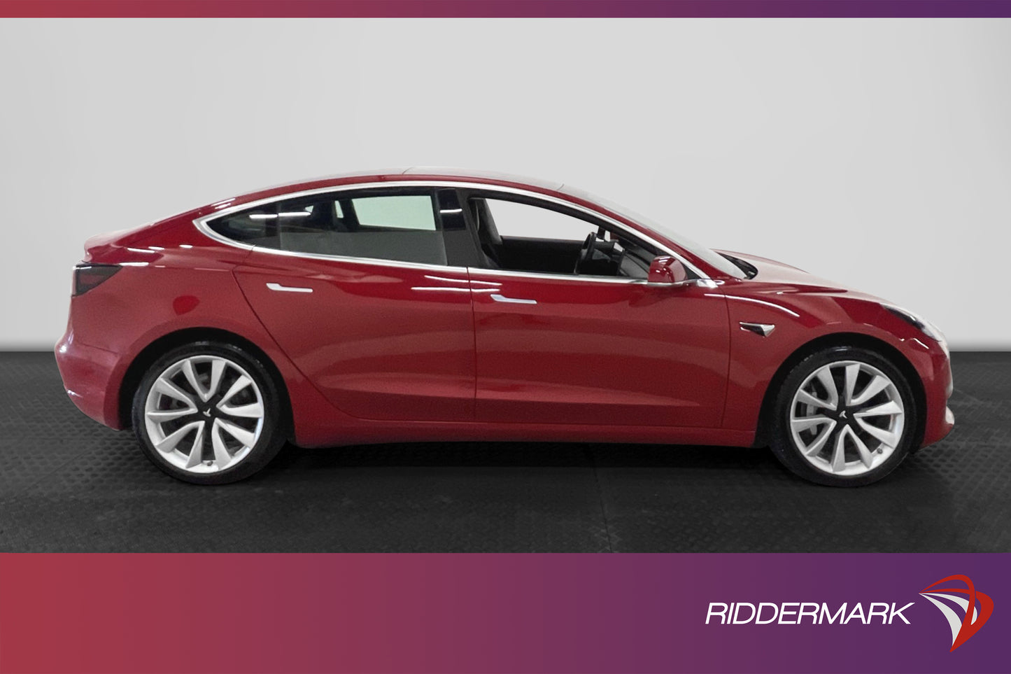 Tesla Model 3 Long Range AWD 440hk Autopilot Svensksåld