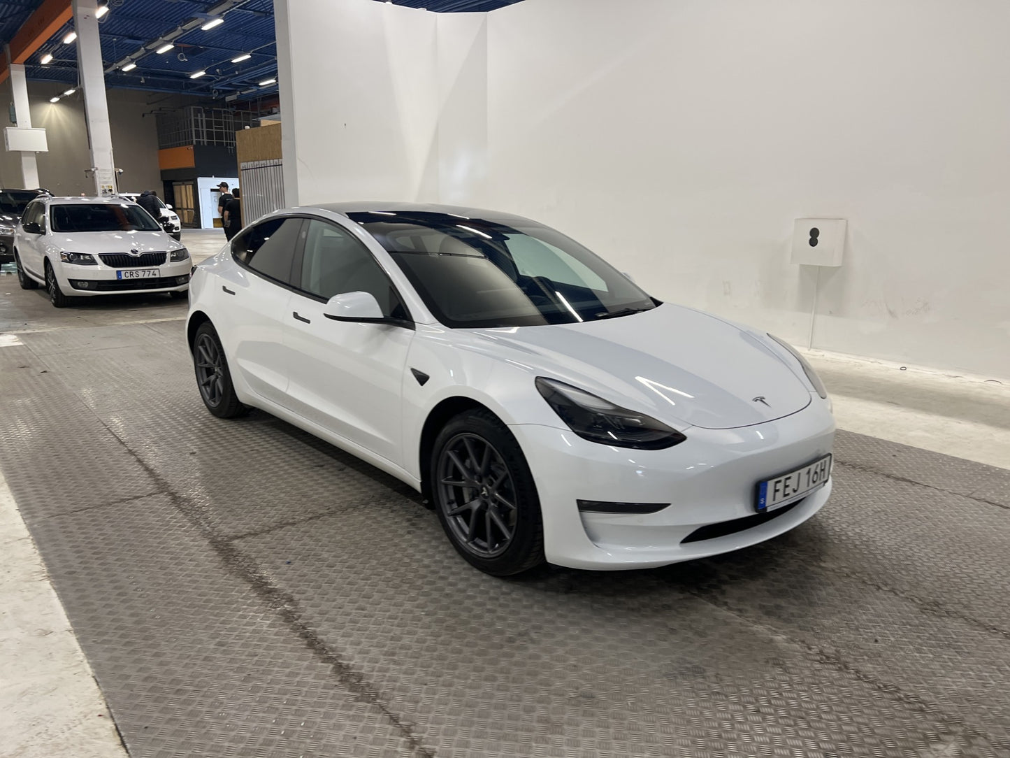 Tesla Model 3 Long Range AWD 440hk Svensksåld Autopilot