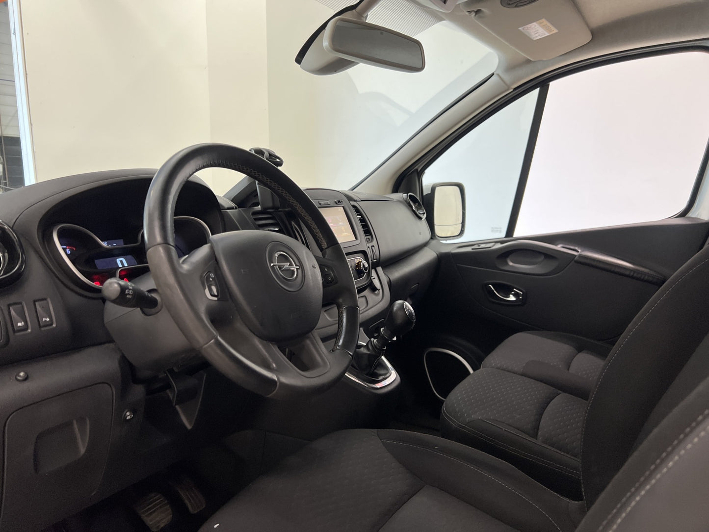 Opel Vivaro L2 1.6 145hk Värmare Dragkrok B-Kamera Moms