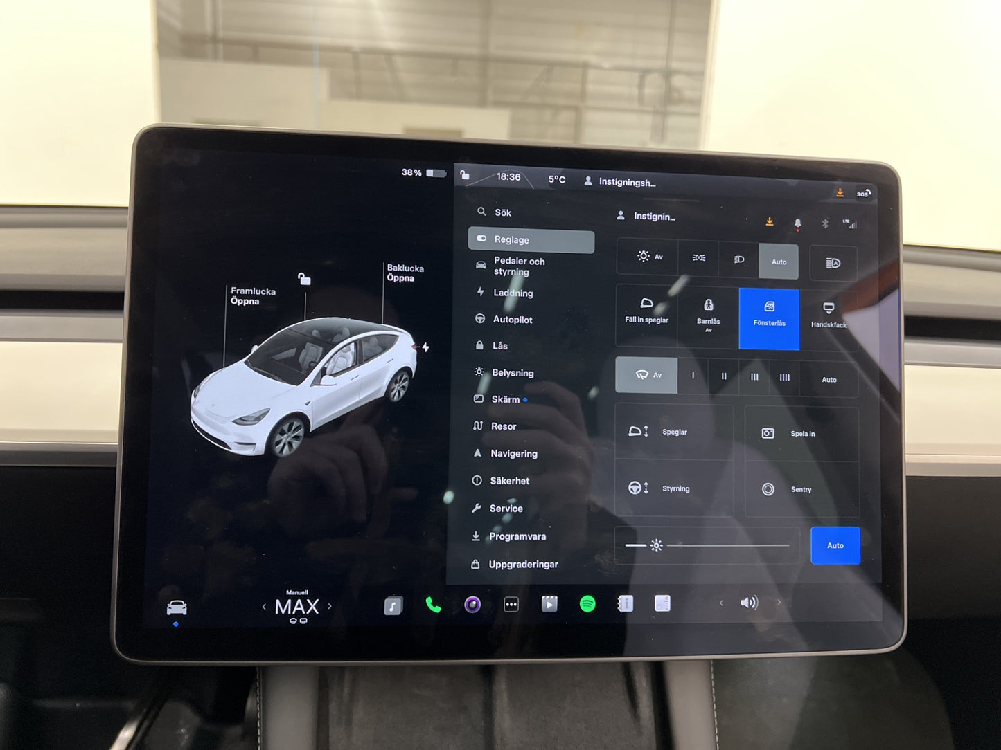 Tesla Model Y Long Range AWD 345hk Ljus interiör Dragkrok