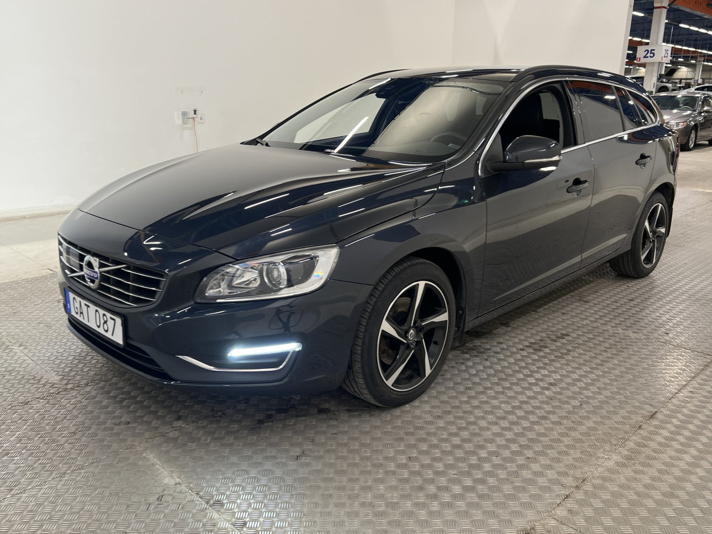 Volvo V60 D2 120hk Momentum VOC Värmare Navi BLIS Sensorer