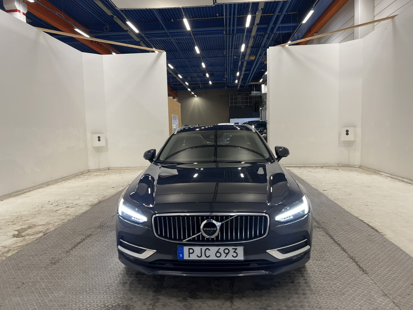 Volvo V90 T5 254hk Inscription Drag B&W Skinn Navi 360° PDC