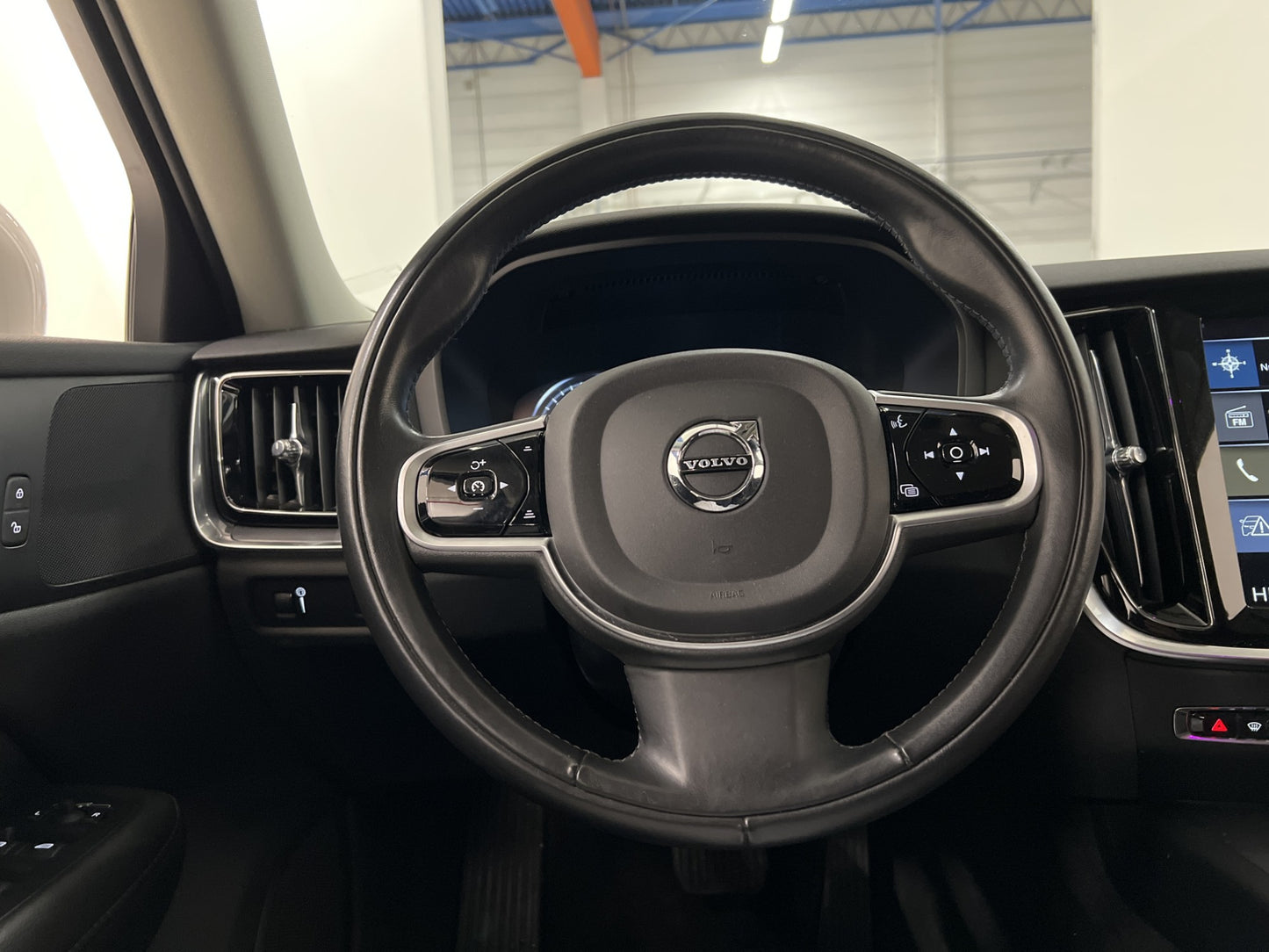 Volvo V60 D3 AWD Momentum D-värm VOC B-kamera Navi BLIS