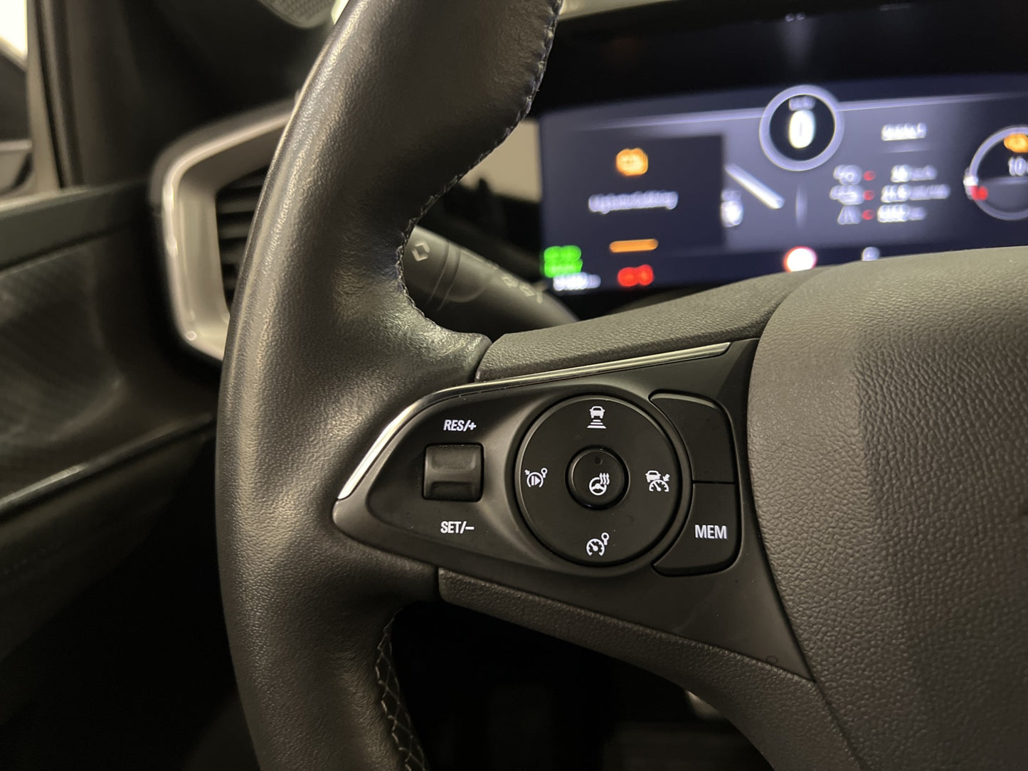 Opel Mokka-e B-kamera Navi P-sensorer CarPlay 136hk