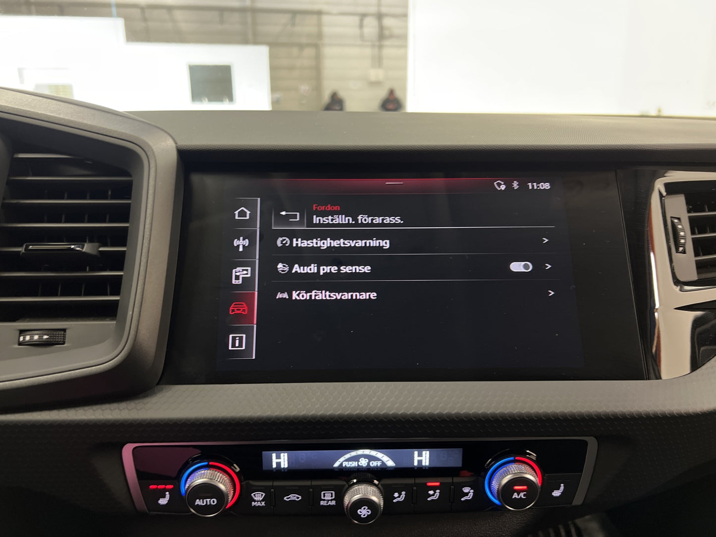 Audi A1 citycarver 30 TFSI Cockpit CarPlay P-sensorer 116hk