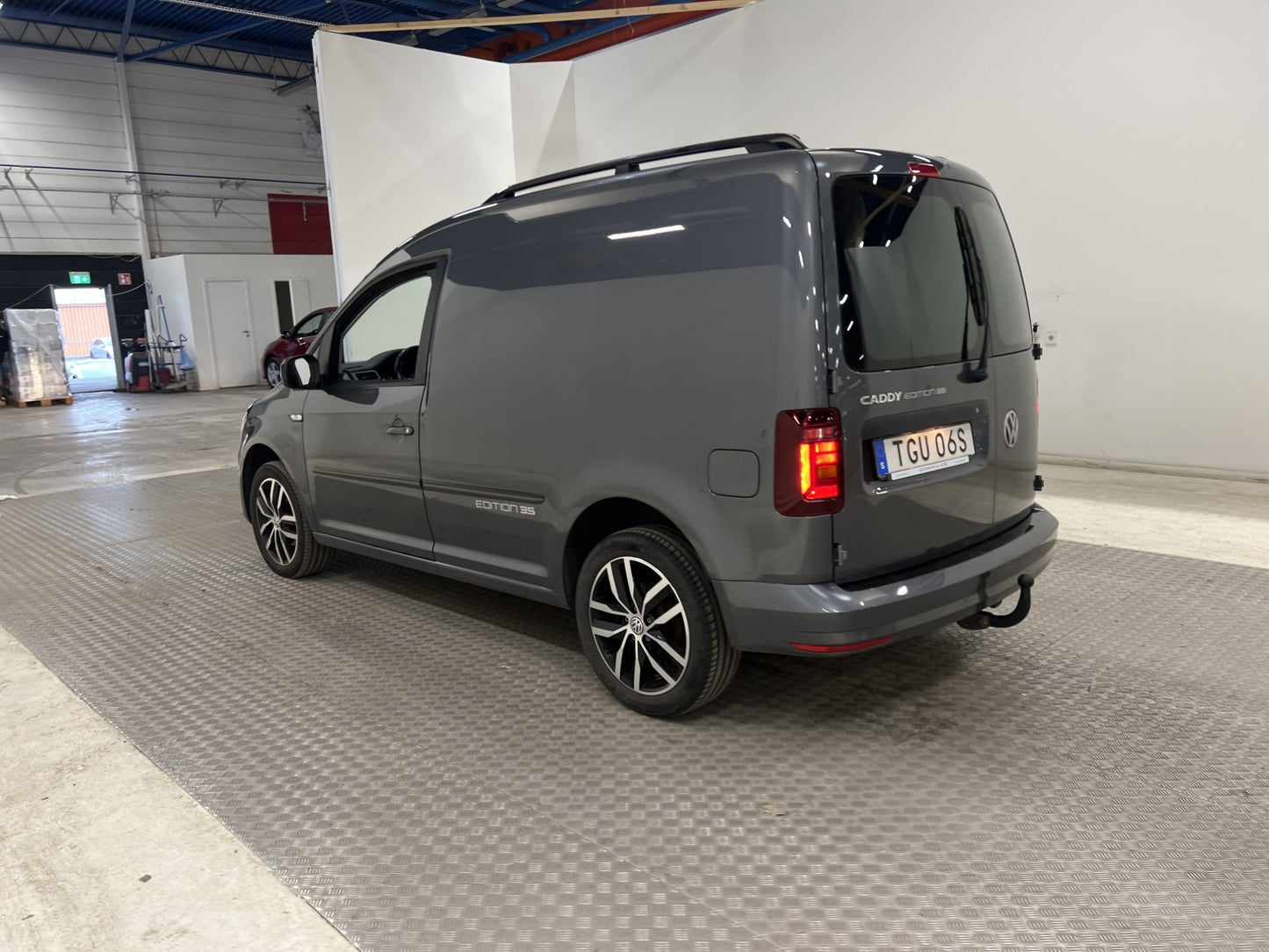 Volkswagen Caddy Edition 35 2.0 Värmare Dragkrok STUK Moms