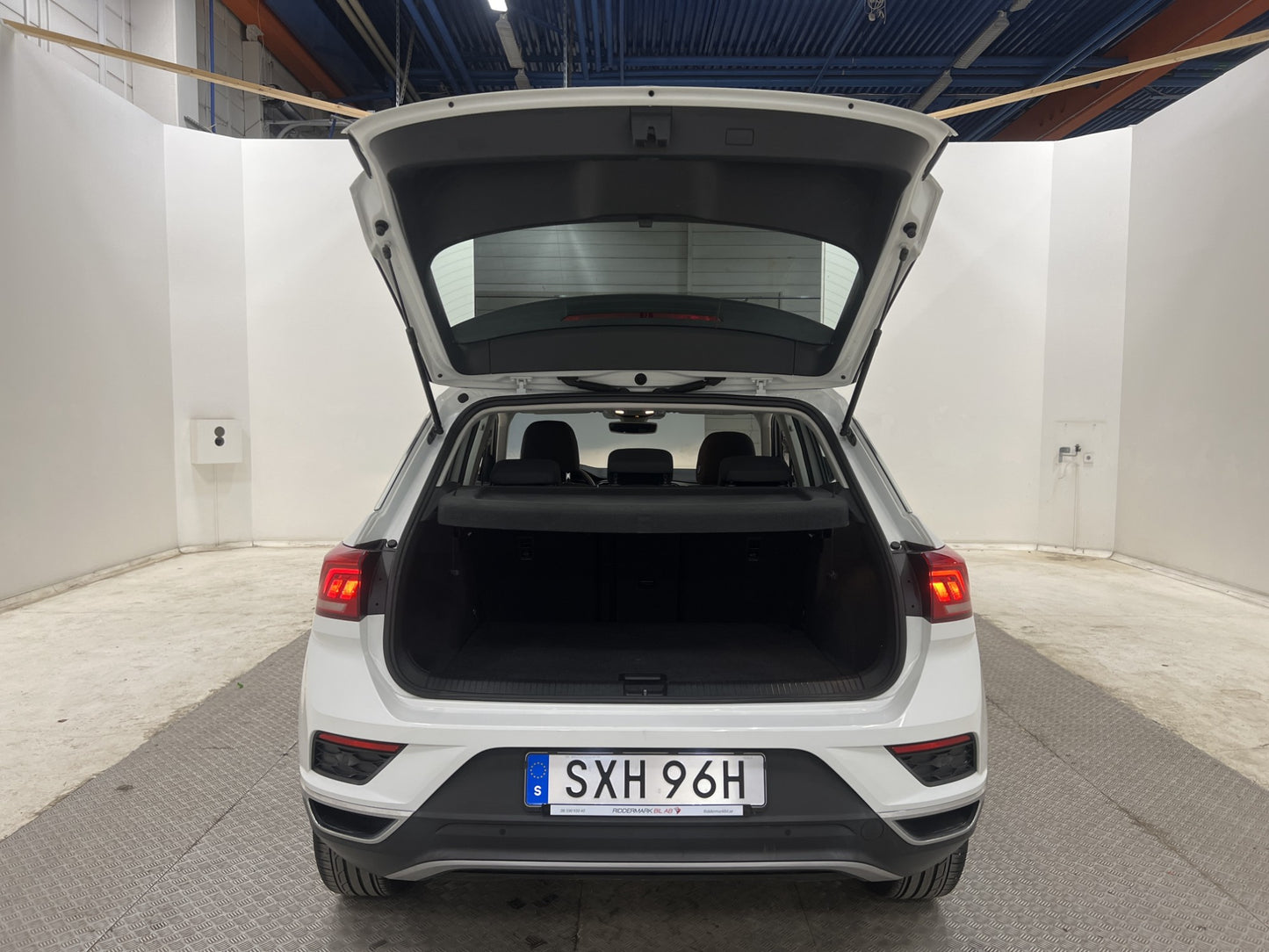 Volkswagen T-Roc 1.0 TSI 115hk Apple CarPlay Nyservad