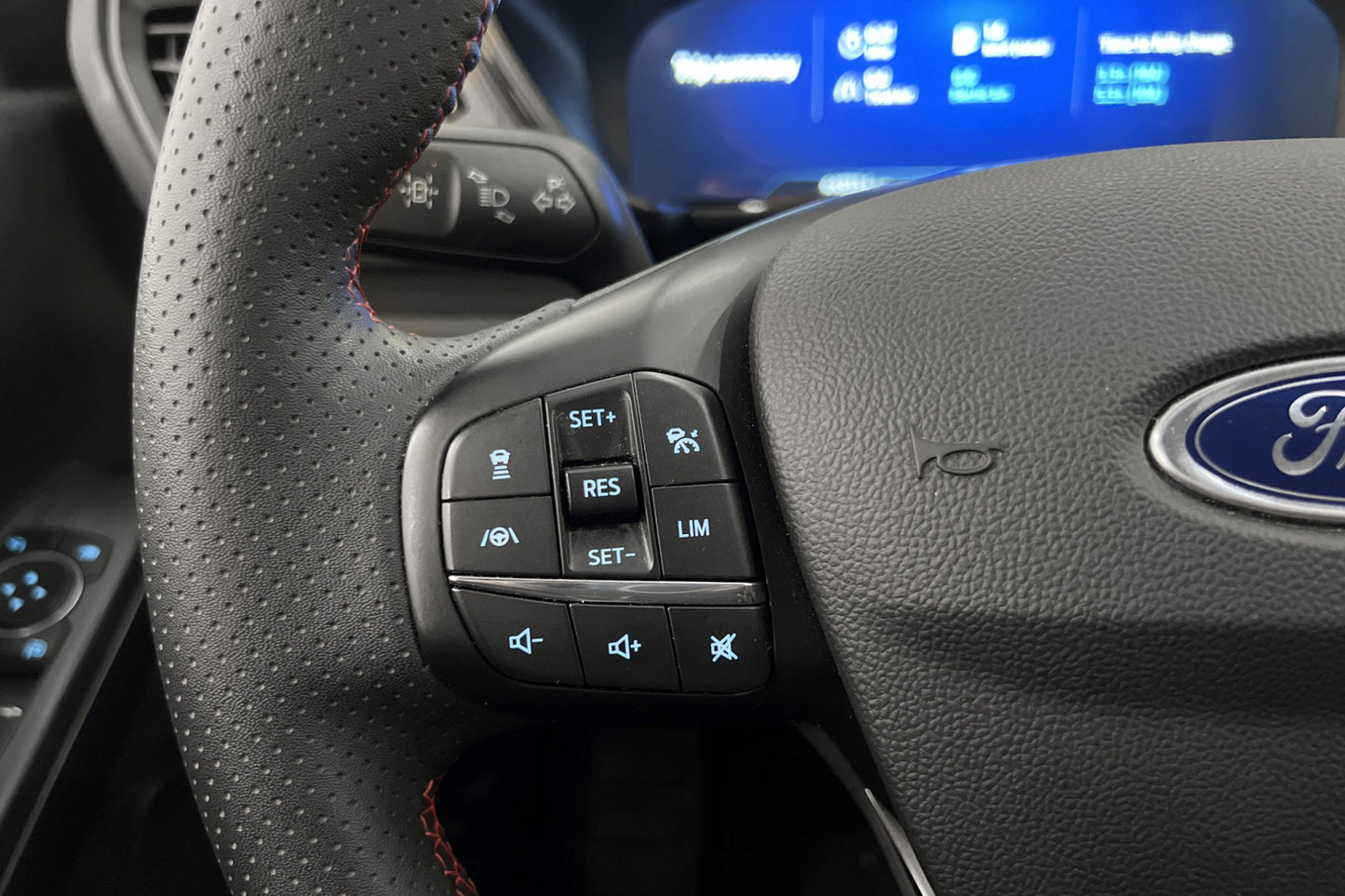 Ford Kuga Plug-In Hybrid 225hk ST-Line B&O B-kamera Keyless