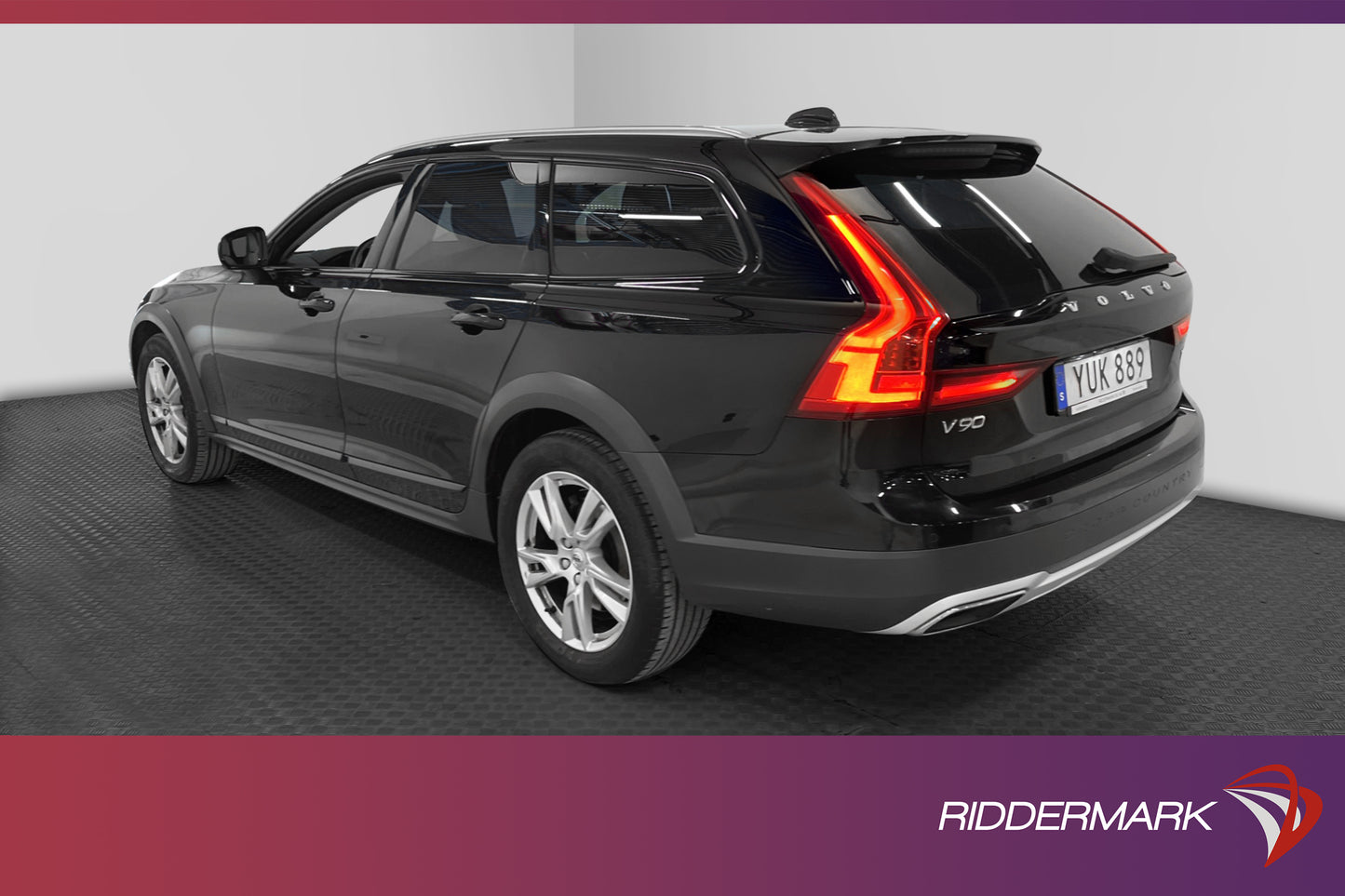 Volvo V90 Cross Country T5 AWD B&W Pano 360° Navi Skinn VOC